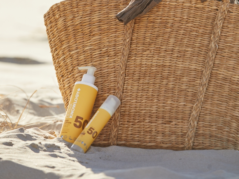 DermaKnowlogy solcremer på strand